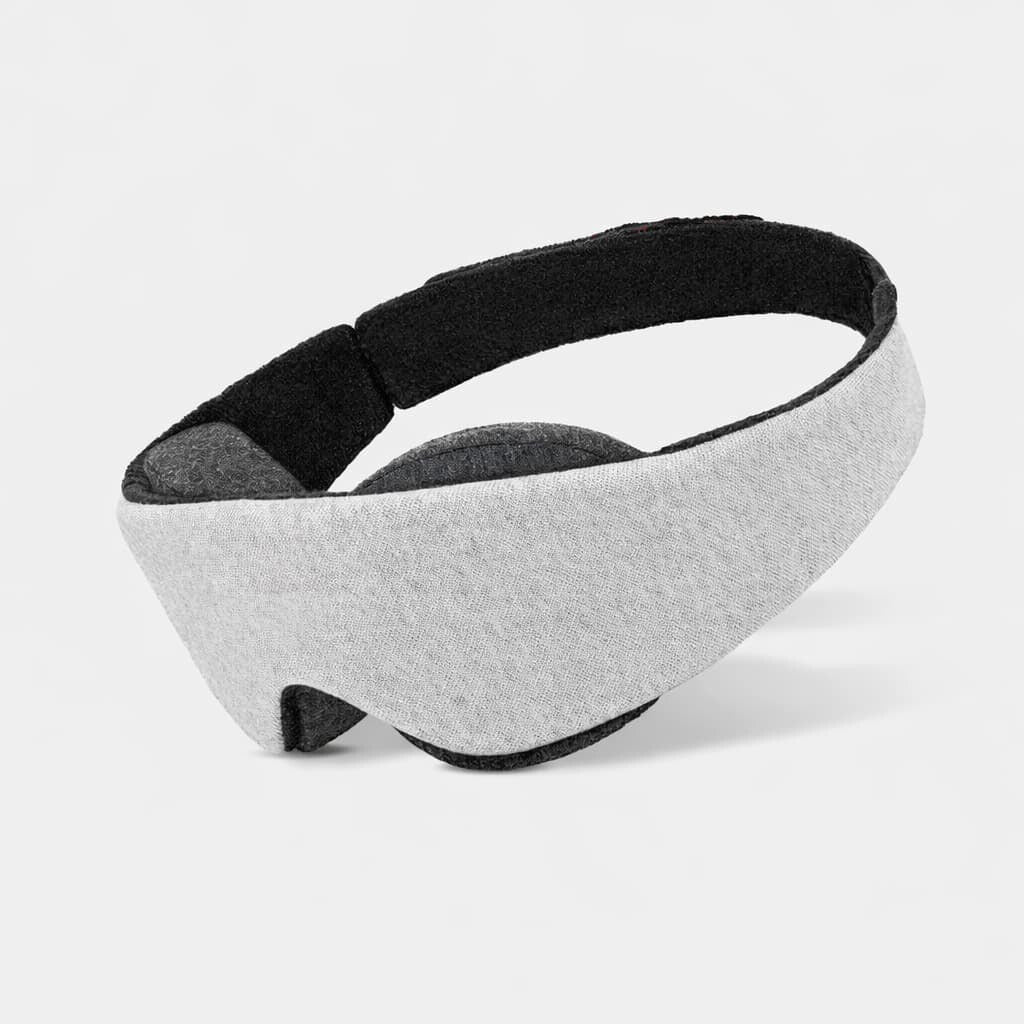 TYYNI Sleep Mask on ylellinen ja ergonominen unimaski, joka estää valon ja tukee syvää unta.