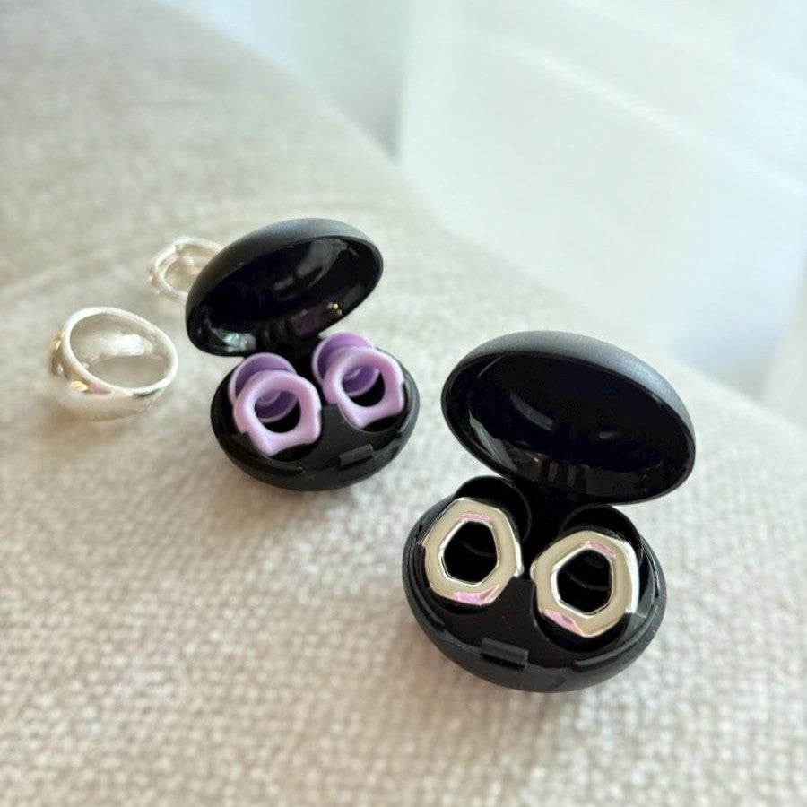 Huomaamattomat korvatulpat sopivat koko päivän käyttöön ilman painetta.