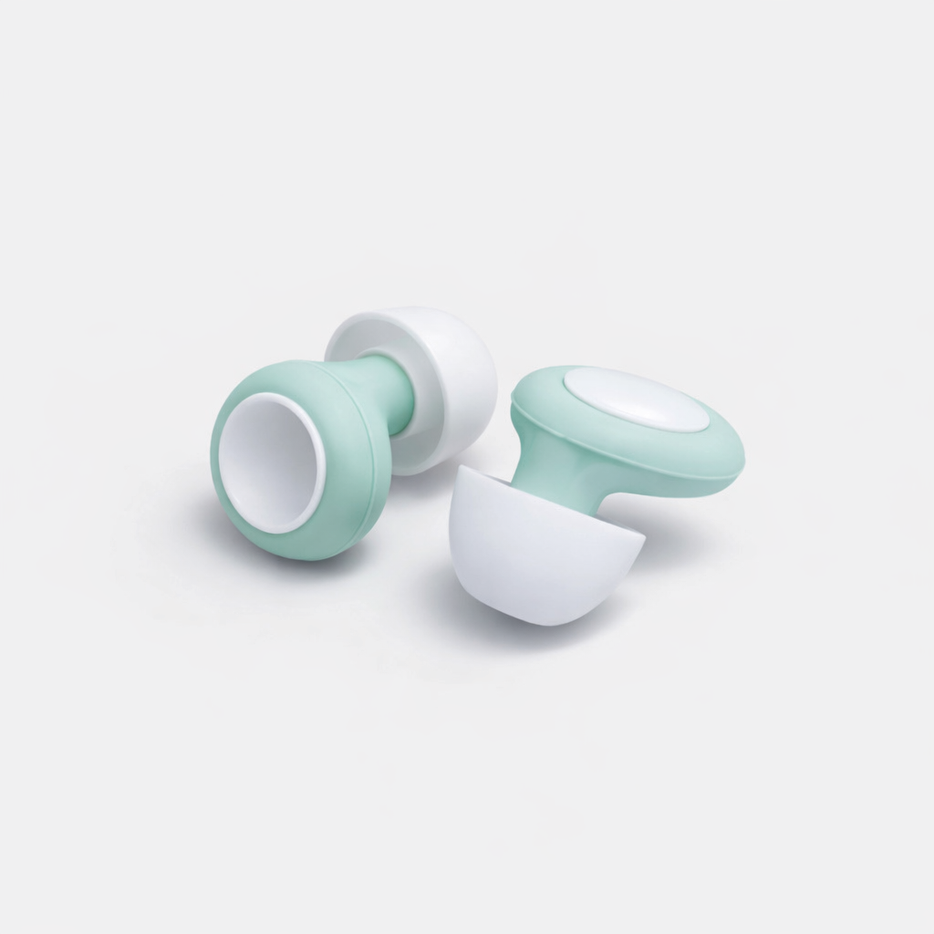 Pure-silikonikorvatulpat tarjoavat erittäin pehmeän ja joustavan istuvuuden, joka sopii täydellisesti yökäyttöön. Ne vaimentavat kuorsauksen, liikenteen ja kodin taustamelun ilman painetta korvassa, mikä tekee nukkumisesta rauhallista ja mukavaa koko yön ajan.