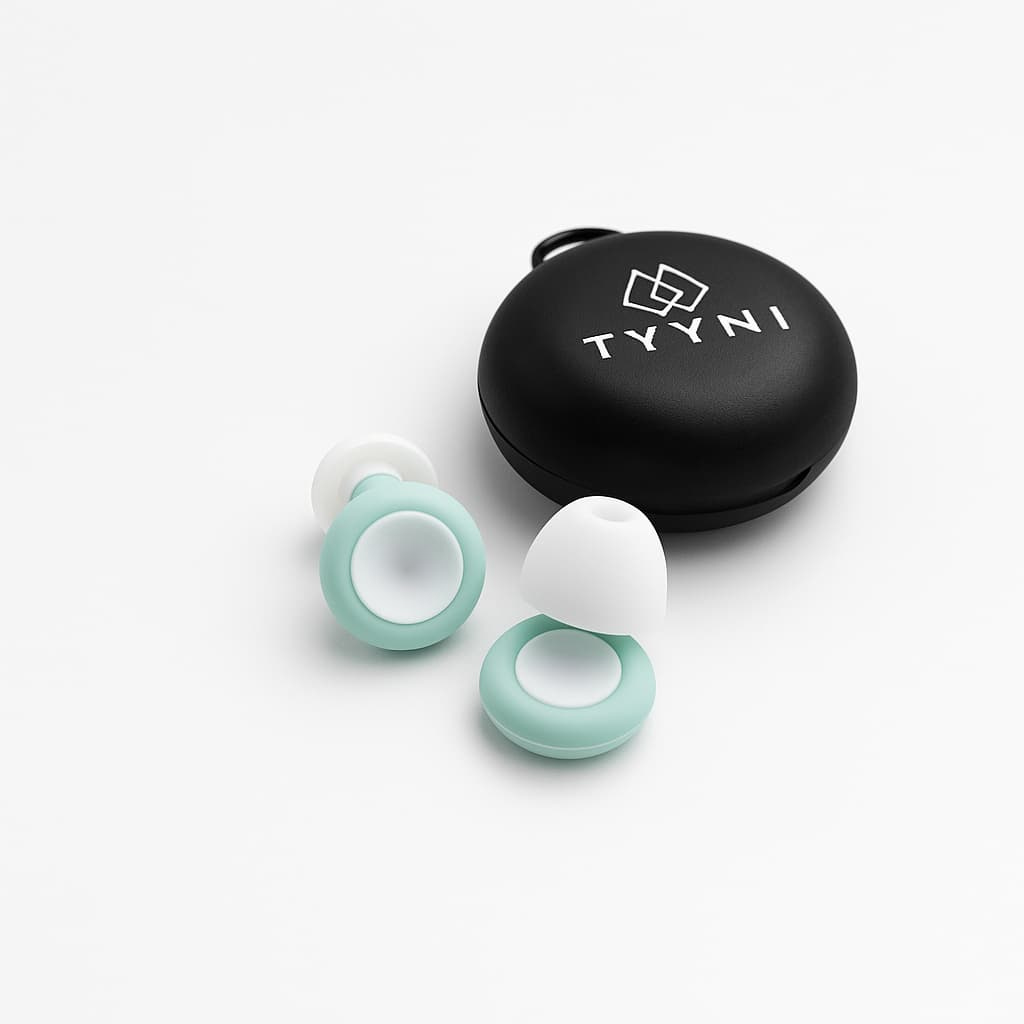 Herkkäunisille suunnitellut Pure-korvatulpat tukevat syvempää ja katkeamatonta unta. Silikoninen materiaali mukautuu korvaan lähes huomaamattomasti, ja matalaprofiilinen muotoilu sopii täydellisesti kylkiasennossa nukkuville.