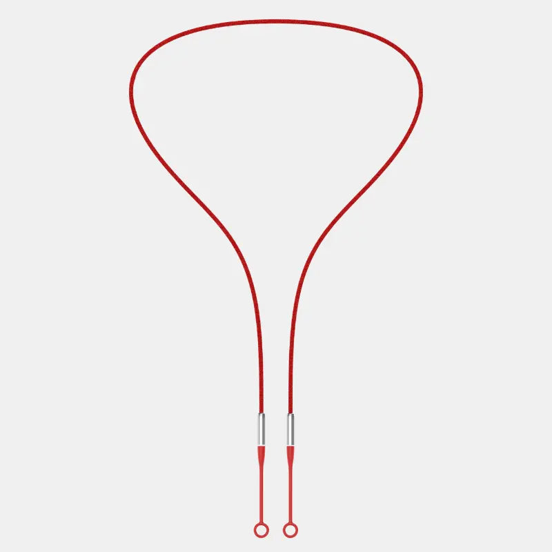 Pehmeä säilytyspussi pitää korvatulpat ja pienet lisävarusteet järjestyksessä. Se mahtuu helposti taskuun tai laukkuun ja suojaa tulppia kolhuilta ja pölyltä. Yksinkertainen ja kevyt ratkaisu arkeen.