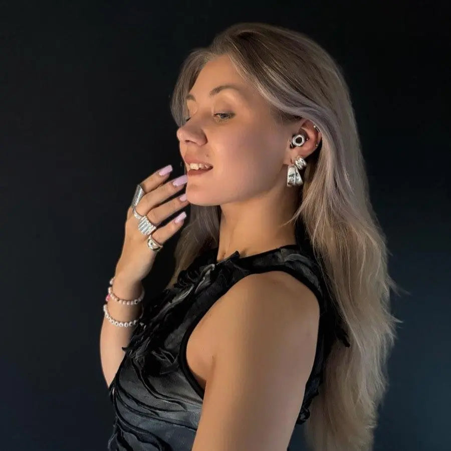 Korkean melutason klubeille ja baareihin sopivat VIBE-tulpat vaimentavat diskanten ja basson tasapainoisesti. Ne mahdollistavat keskustelun normaalilla äänellä ja vähentävät korvien soimista illan jälkeen. Täydelliset aktiiviseen yöelämään.