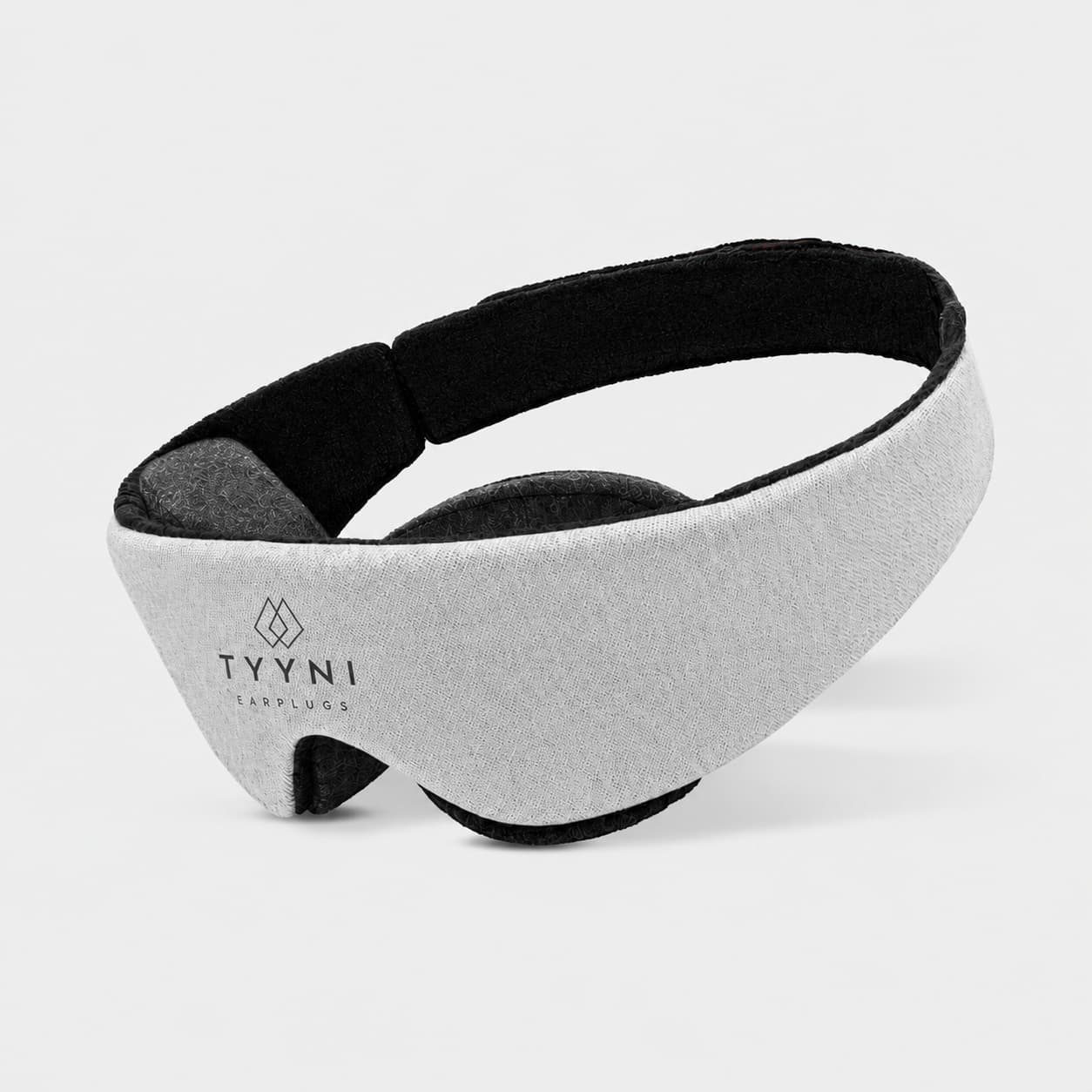 TYYNI Sleep Mask on ylellinen ja ergonominen unimaski, joka estää valon ja tukee syvää unta. Laadukas unimaski.