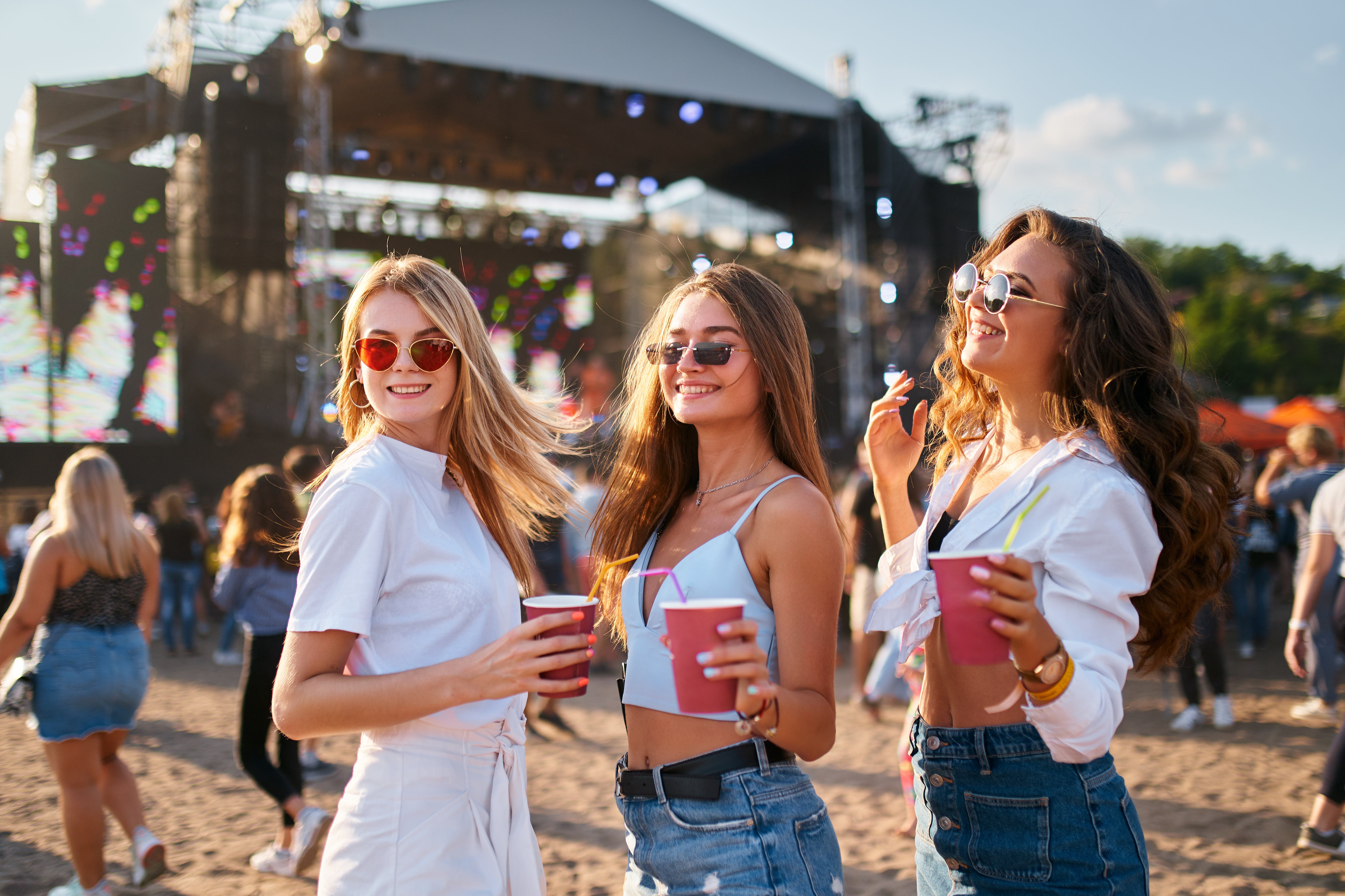 Tyyni Earplugs korvatulpat tarjoavat tehokkaan kuulonsuojauksen konserteissa, festivaaleilla ja muissa tapahtumissa, säilyttäen samalla musiikin äänenlaadun ja yksityiskohdat.